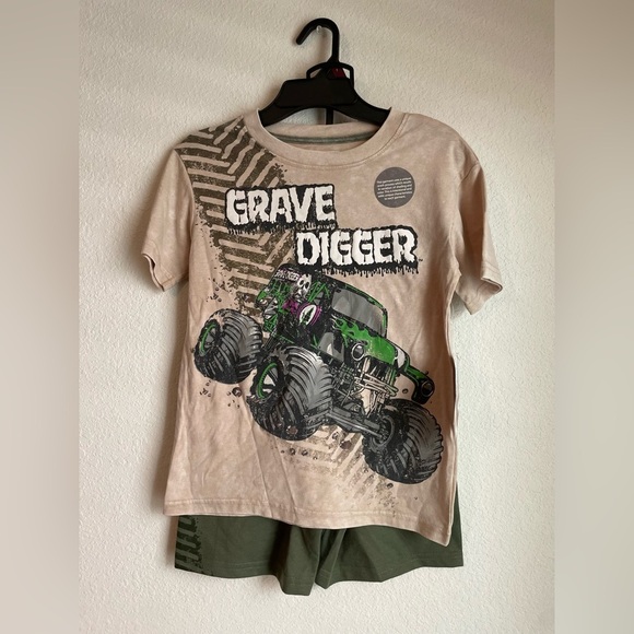 Monster Jam Beige and Green Kids Grave Digger Tee and matching shorts set 7- NWT - Picture 5 of 5